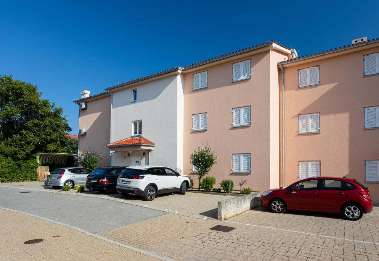 Apartments Crnekovic IV Baska  Exterior photo