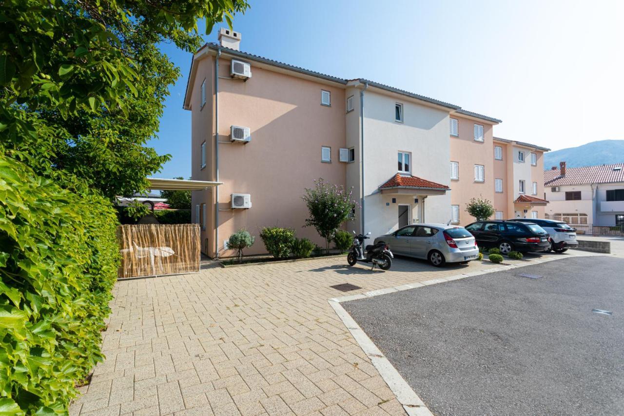 Apartments Crnekovic IV Baska  Exterior photo